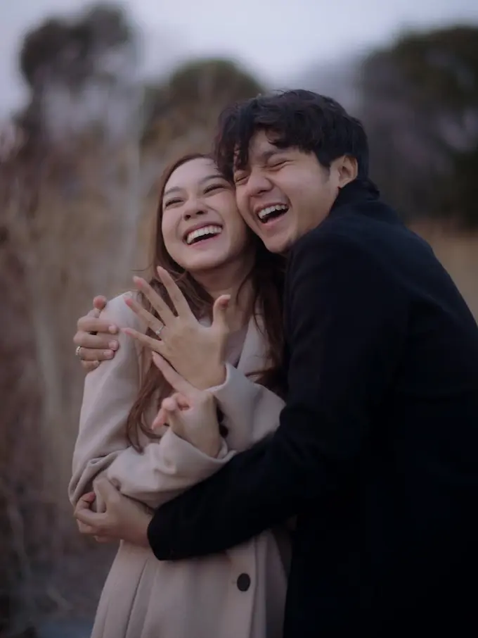 Gaya Raissa Ramadhani saat Dilamar Aktor Arbani Yasiz di Jepang