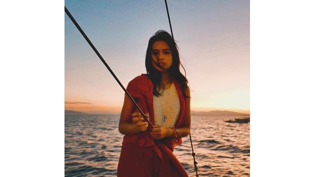 5 Potret Seru Liburan Maudy Ayunda di Labuan Bajo