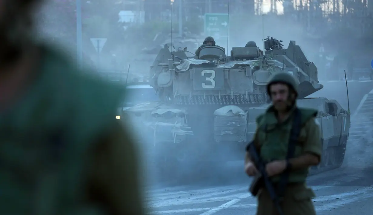 <p>Hal ini memicu kekhawatiran terhadap situasi kemanusiaan yang semakin menyedihkan, terlebih Jalur Gaza telah diblokade oleh Israel sejak tahun 2007 lalu ketika Hamas berkuasa. (AP Photo/Erik Marmor)</p>