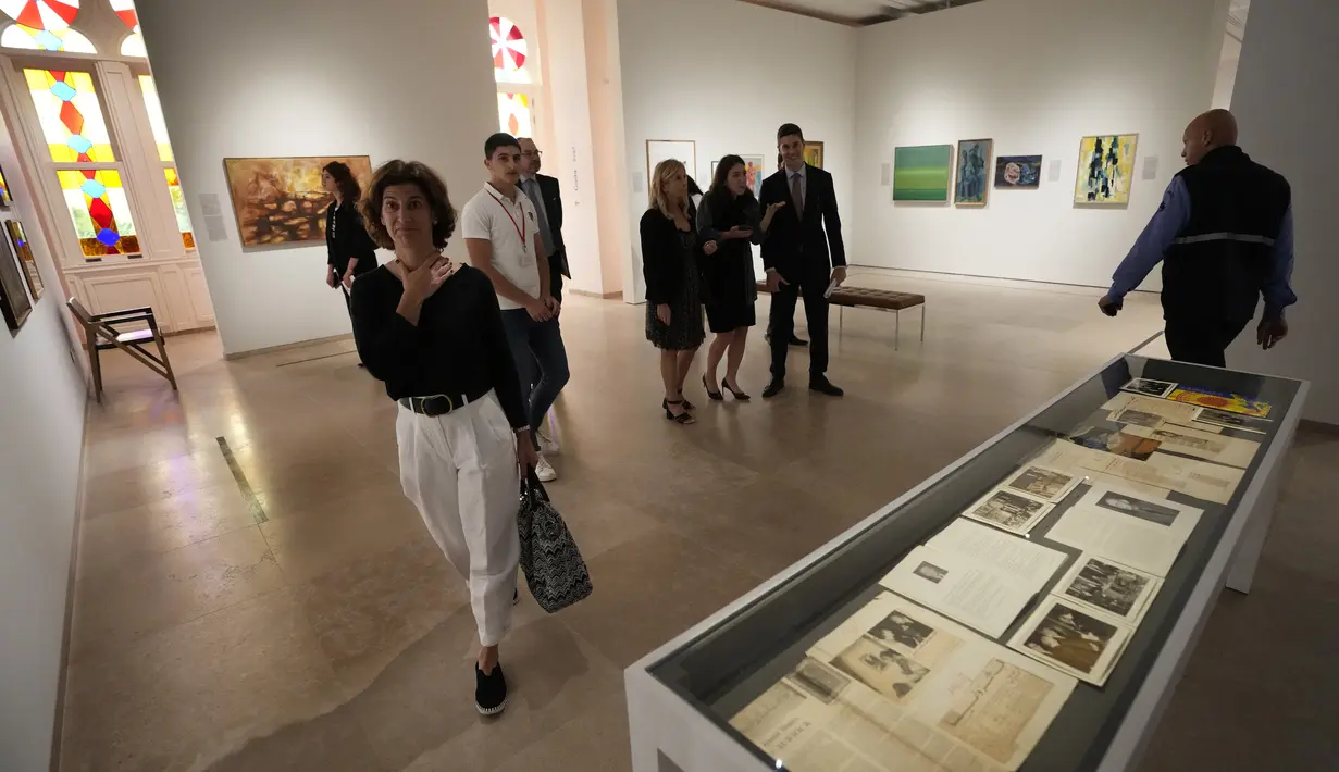 Pemiliknya, kolektor seni terkenal Lebanon Nicolas Ibrahim Sursock, mewariskan rumah kesayangannya ini kepada rakyatnya, untuk diubah menjadi museum seni kontemporer setelah kematiannya pada tahun 1952. (AP Photo/Hussein Malla)