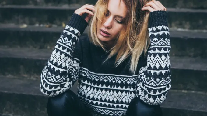 Ilustrasi perempuan manahan marah