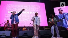Grup musik Base Jam saat tampil pada hari kedua festival musik All You Can Hear Gigs di Asthana Kemang, Jakarta Selatan, Rabu (6/11/2024). (Liputan6.com/Angga Yuniar)