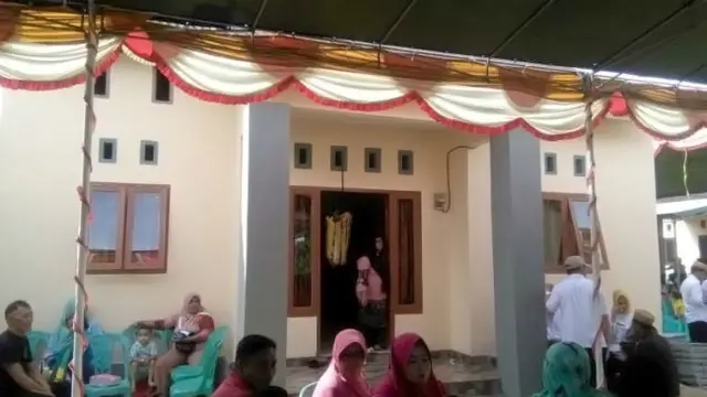 Menggantung Pisang Setandan, Tradisi Unik Gorontalo Saat Naik Rumah Baru