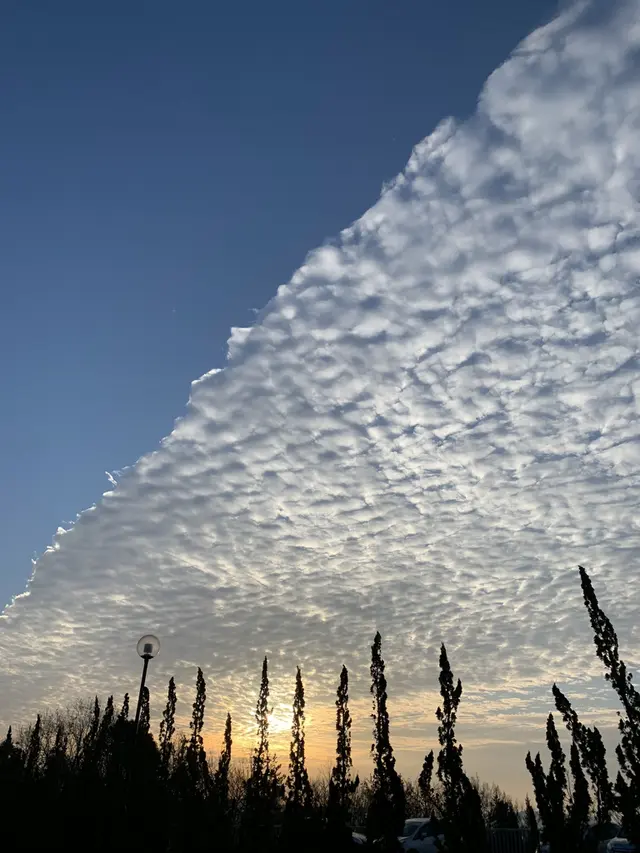 Viral Penampakan Awan Aneh Tutupi Separuh Langit di Jepang, Ini 6 Potretnya