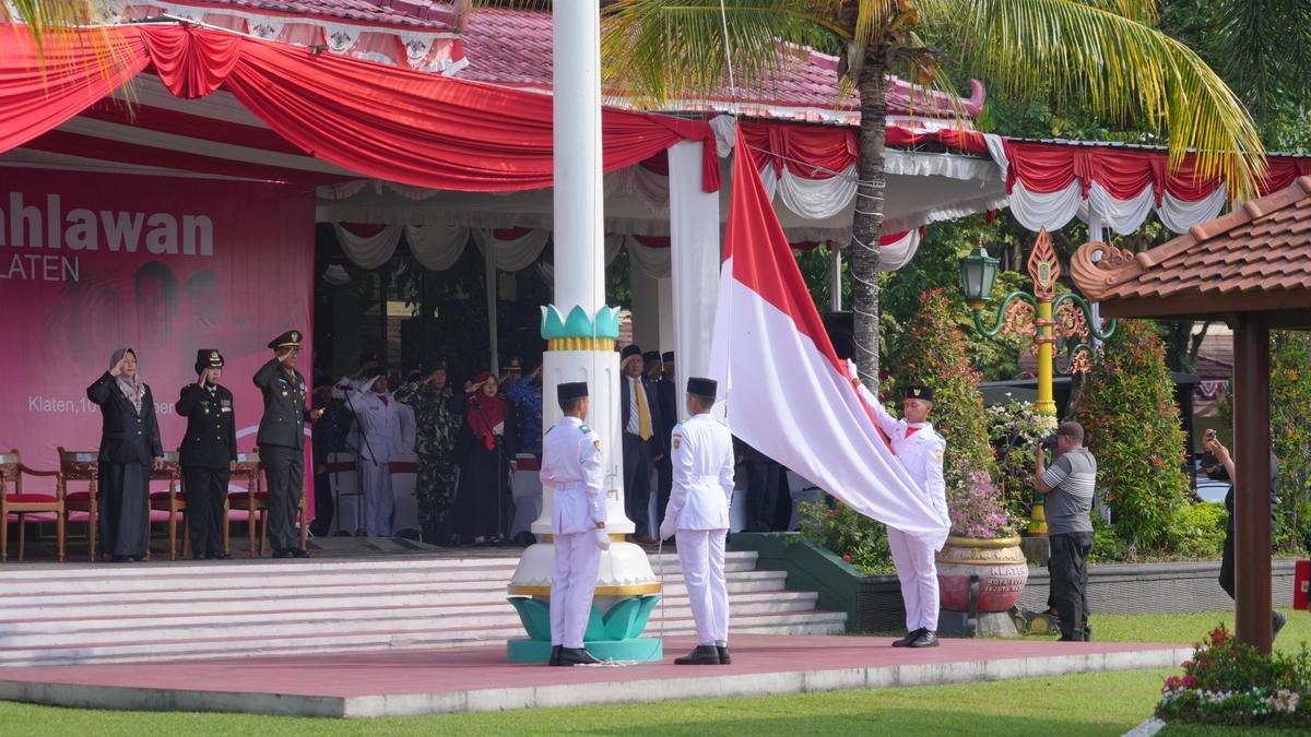 8 Rekomendasi Baju untuk Upacara Hari Pahlawan 2025: Rapi, Formal dan Tidak Kaku