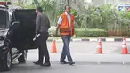 Tersangka Wakil Ketua DPRD Lampung Tengah, J Natalis Sinaga tiba di gedung KPK, Jakarta, Selasa (6/3). Natalis menjalani pemeriksaan lanjutan terkait dugaan transaksi suap pinjaman daerah pada APBD Lampung Tengah tahun 2018. (Liputan6.com/Herman Zakharia)