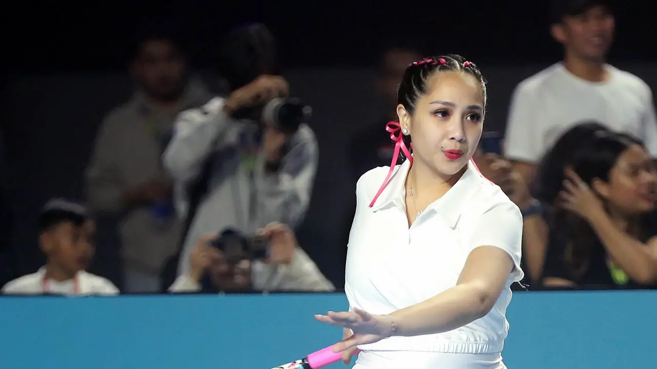 8 Adu Gaya Sporty Nia Ramadhani-Luna Maya dan Nagita Slavina-Gege Elisa di Lagi-lagi Tenis, Mana Favoritmu?