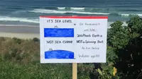 'Beriklan' di Pantai, Penganut Teori Bumi Datar Pantang Menyerah
