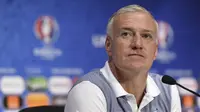 Pelatih Prancis Didier Deschamps dalam jumpa pers pra-pertandingan, Prancis vs Irlandia, Sabtu (25/6/2016). (REUTERS/UEFA/Handout via REUTERS)