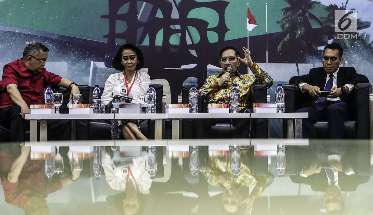 Anggota Komisi III DPR, Trimedya Pandjaitan, Ketua Pansel KPK Yenti Garnasih, Ketua KPK Jilid II Antasari Azhar dan Pakar Pidana Univ. Pelita Harapan Jamin Ginting menjadi pembicara diskusi Dialektika Demokrasi di Kompleks Parlemen MPR/DPR-DPD, Jakarta, Kamis (18/7/2019). (Liputan6.com/Johan Tallo)