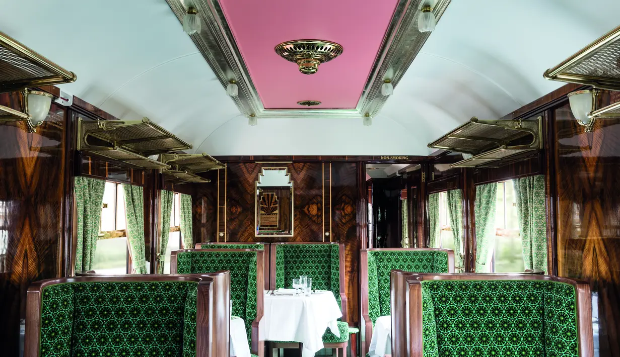 Ruang yang intim, dengan marquetry 360-derajat dibuat dengan hati-hati menggunakan tangan, dapat memuat hingga empat tamu – perjalanan dimulai dari stasiun London Victoria dimana manajer kereta akan menyambut para tamu dan memastikan free-flow sampanye tersedia sepanjang perjalanan.