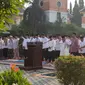 Wali Kota Depok Mohammad Idris bersama ASN melaksanakan sholat Istisqa di lapangan Balai Kota Depok. (Liputan6.com/Dicky Agung Prihanto)