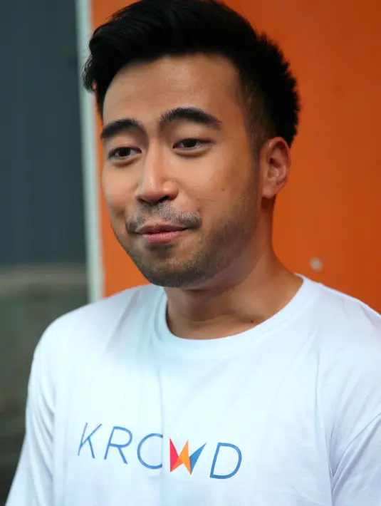 Demi melanjutkan pendidikan S3 yang rencananya dilakukan di Negeri Paman Sam, ia juga telah banyak mencari informasi. Bahkan, sempat mencari tempat tinggal yang dekat kampus yang akan dituju. (Nurwahyunan/Bintang.com)