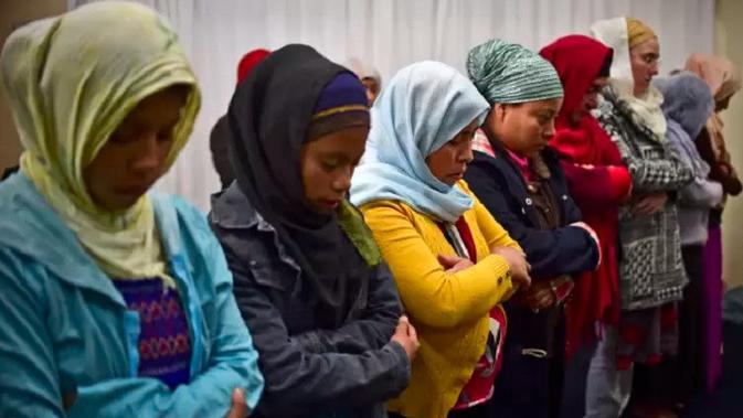Penduduk pribumi Muslim melaksanakan salat berjamaah di sebuah masjid di pinggiran San Cristobal de Las Casas, negara bagian Chiapas, Meksiko. (AFP / Ronaldo Schemidt)