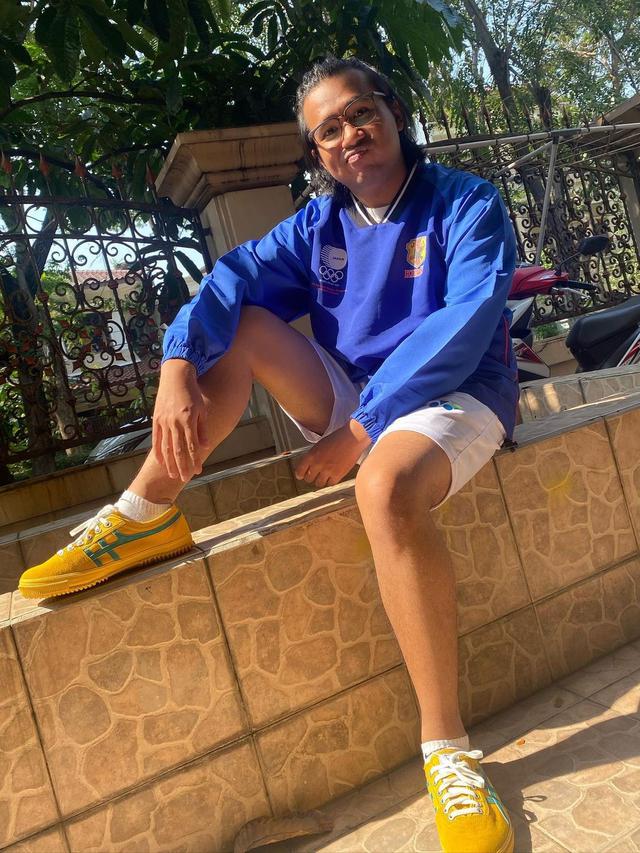 6 Gaya Santai Joshua Suherman saat Tampil Sporty, Jersey Jadi Favorit