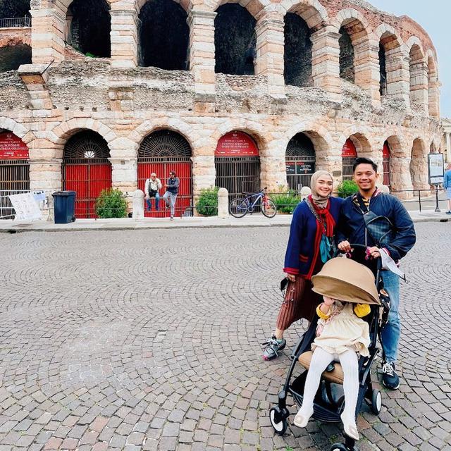 7 Potret Sheza Idris dan Keluarga Liburan di Luar Negeri, Umumkan Kehamilan