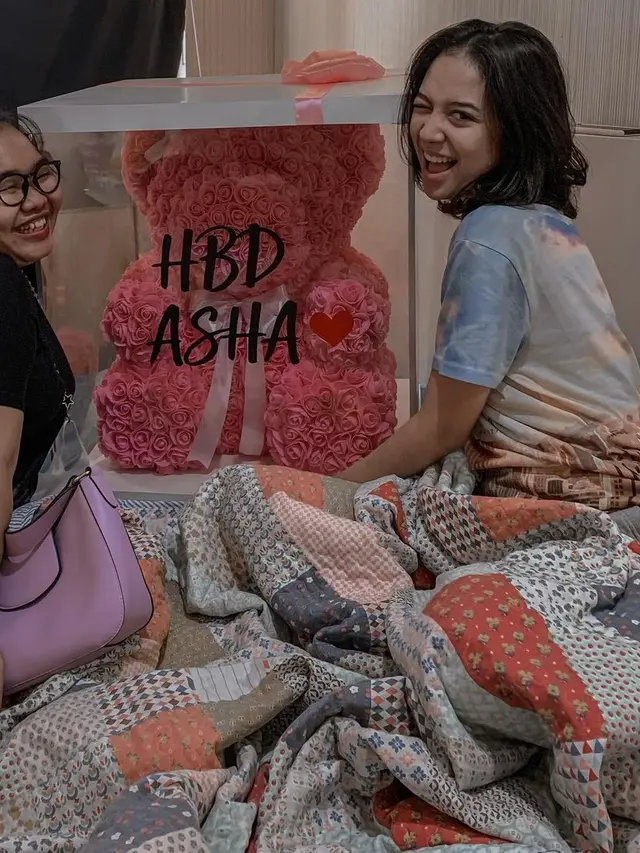 6 Momen Ulang Tahun Asha Assuncao ke-17 Tahun, Dapat Kejutan di Lokasi Syuting