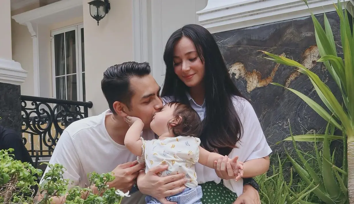 Dan dengan kehadiran Chloe menambah bahagia rumah tangga Asmirandah dan Jonas Rivanno. (FOTO: instagram.com/asmirandah89/)