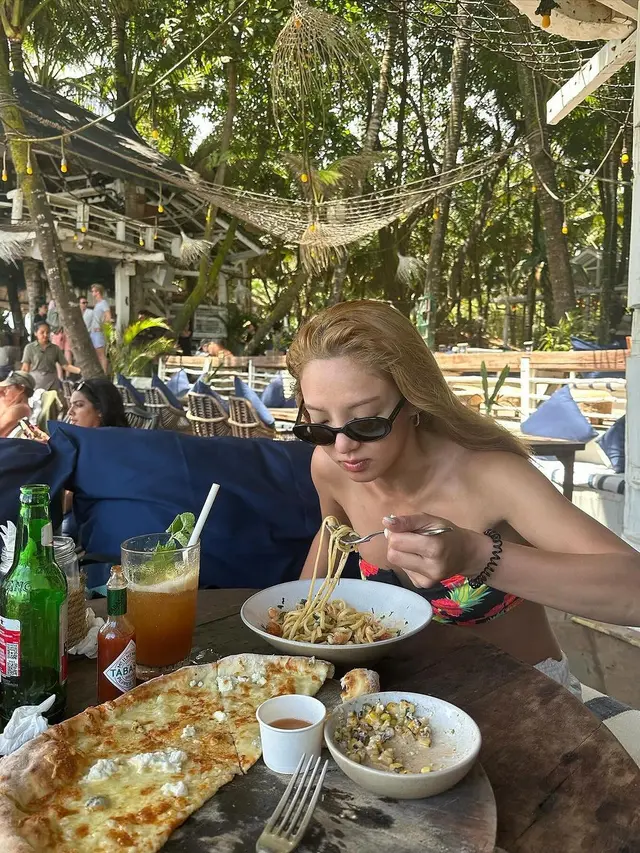 8 Potret Hyoyeon SNSD saat Liburan di Bali, Betah Banget
