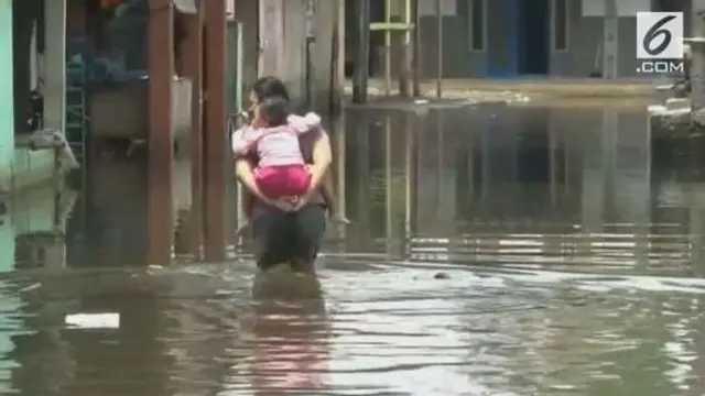 Sebuah kawasan perumahan di Bekasi sudah 13 hari terendam banjir. Hal ini membuat warga tidak dapat beraktifitas secara normal.