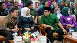 Ketum DPP PKB Muhaimin Iskandar (kedua kanan) bersama Sekjen PKB Abdul Kadir Karding (kiri) dan Ketua Fraksi PKB Ida Fauziah menghadiri pergelaran ekonomi rakyat yang digelar di Senayan, Jakarta, Selasa (18/7). (Liputan6.com/Johan Tallo)