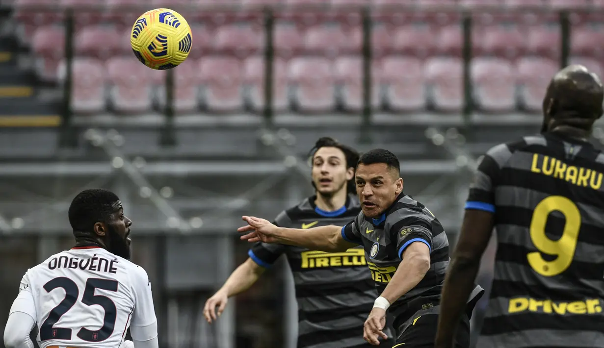 Tiga pemain Inter Milan yang pernah merumput bersama Manchester United yakni, Romelu Lukaku, Alexis Sanchez dan Matteo Darmian masing-masing menyumbang satu gol saat mengalahkan Genoa. (Foto: AFP/Filippo Monteforte)