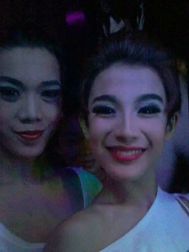 [Bintang] Foto Masa Kecil Cewek Cantik Ini Mengejutkan Netizen, Ternyata Dulunya Seorang Cowok Imut