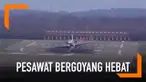 Beberapa pesawat harus berjuang ekstra keras saat akan mendarat di Bandara Dusseldorf, Jerman. Salah satunya pesawat Cessna yang sayapnya terbentur aspal.