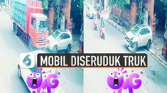 Karena tidak melihat situasi jalanan. Mobil ini diseruduk truk saat keluar pagar rumah.
