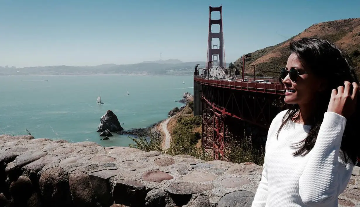 Titi Rajo Bintang, memang tidak perah bosan untuk mempercantik dirinya. Mengingat dirinya seorang aktris dan musisi yang pastinya sering berjumpa dengan banyak orang, terutama para penggemar. (Instagram/titirajobintang)