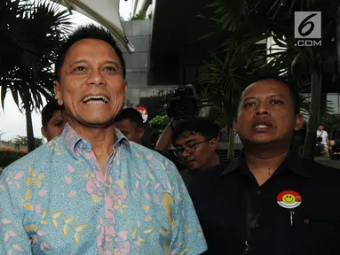 Presiden Komisaris PT Mugi Rekso Abadi (MRA) Soetikno Soedarjo usai menjalani pemeriksaan di Gedung KPK, Jakarta, Kamis (12/4). Soetikno diperiksa sebagai saksi untuk tersangka mantan Dirut PT Garuda Indonesia, Emirsyah Satar. (Merdeka.com/Dwi Narwoko)