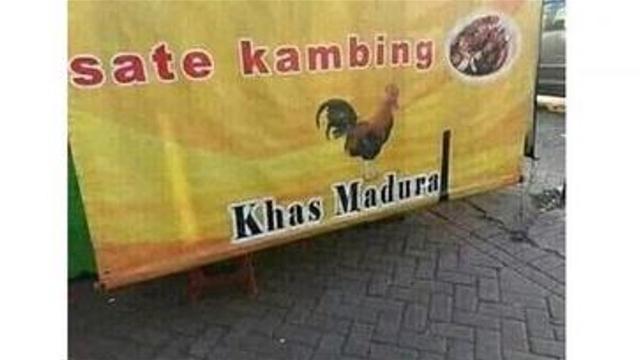 6 Spanduk Penjual Sate Ayam Ini Nyeleneh Banget, Pembeli Ngakak