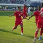 Timnas Indonesia U-19 sukses memetik tiga poin penuh usai mempermalukan Argentina U-19 dengan kemenangan 2-1 pada laga pertama di ajang Seoul Earth on Us Cup 2024 di Stadion Mokdong, Seoul, Korea Selatan, Rabu (28/8/2024). Sempat tertinggal lewat gol Mirko Juarez (15'), skuad besutan Indra Sjafri sukses melakukan comeback dengan mencetak dua gol di babak kedua melalui sundulan Kadek Arel (75') dan eksekusi penalti Maouri Ananda pada menit ke-79. Tim Garuda Nusantara akan melakoni laga keduanya menghadapi Thailand U-19 pada Jumat (30/8/2024). (Dok. PSSI)