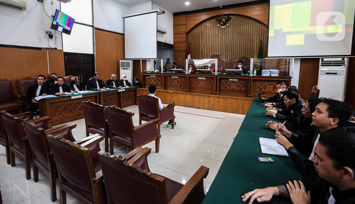 Suasana sidang terdakwa kasus pembunuhan Brigadir Yosua, Richard Eliezer Pudihang Lumiu dengan agenda pembacaan replik atau tanggapan Jaksa Penuntut Umum (JPU) di Pengadilan Negeri Jakarta Selatan, Senin (30/1/2023). (Liputan6.com/Johan Tallo)