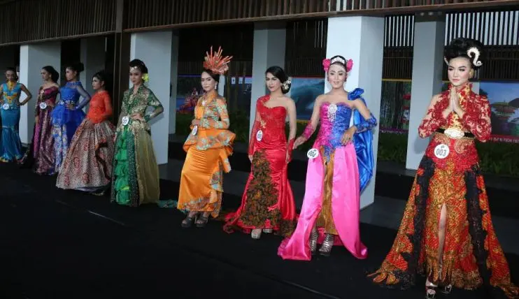  Festival Kebaya yang diselenggarakan di Banyuwangi pada 21-22 April 2017. (Dian/Liputan6.com)