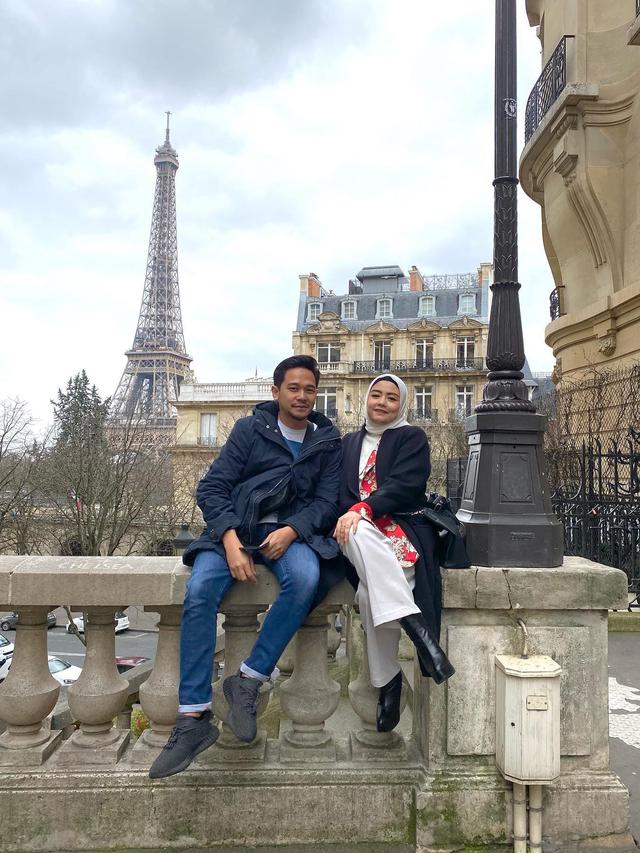 Tampil Mesra, Ini 7 Momen Liburan Tika Ramlan Eks T2 di Eropa Bersama Suami