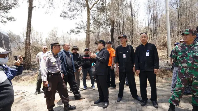Bupati Anas Minta BNPB Gunakan Helikopter Pengeboman Air Atasi Kebakaran Hutan Ijen