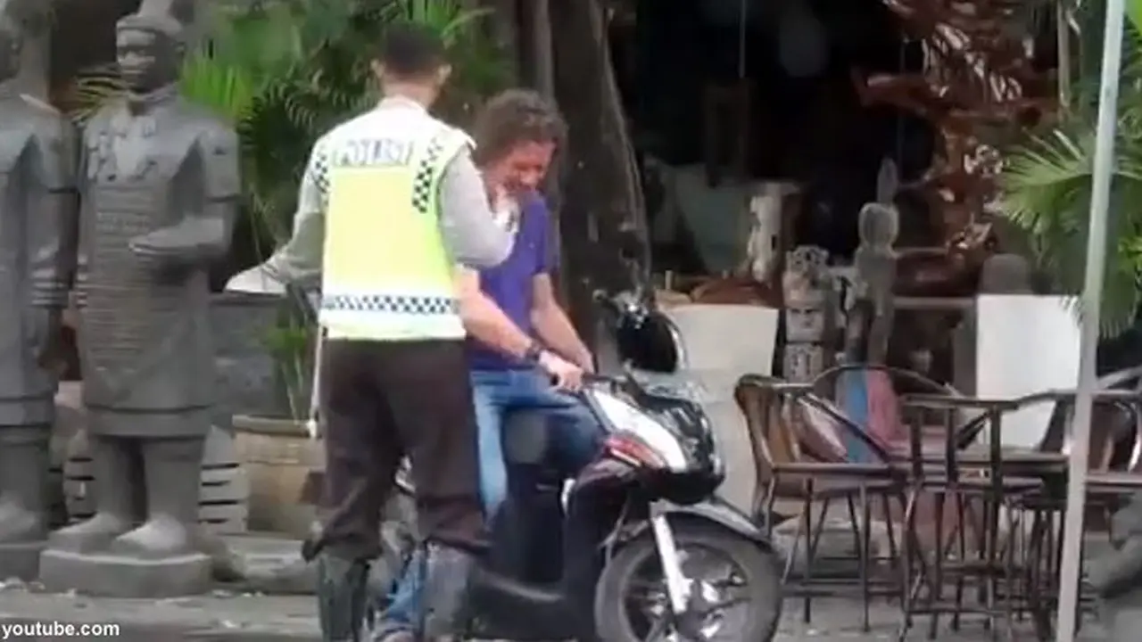nama-polisi-peras130404b.jpg