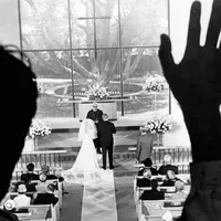 Pedih, tegar, atau move on? 8 lagu berikut cocok banget didengarkan buat kamu yang ditinggal nikah mantan.