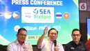 Ketua PBVSI, Imam Sudjarwo, memberi keterangan saat konferensi pers SEA V League di Denny's Senayan City, Jakarta Pusat, Senin (17/7/2023). (Bola.com/M Iqbal Ichsan)