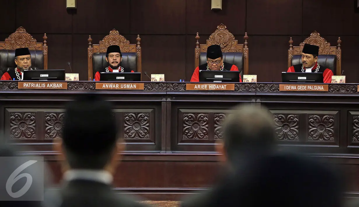 Suasana usai sidang pengambilan sumpah Anwar Usman yang terpilih kembali menjadi acara Wakil Ketua MK, Jakarta, Senin (11/4/2016). (Liputan6.com/Faizal Fanani)