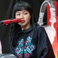 Hari ini, bertepatan dengan hari Kartini. Setiap tanggal 21 April, masyarakat Indonesia memperingati hari Kartini. Perjuangan Kartini itu hingga akhirnya banyak yang menjadikan sebagai panutan. Begitu juga Yura Yunita. (Adrian Putra/Bintang.com)