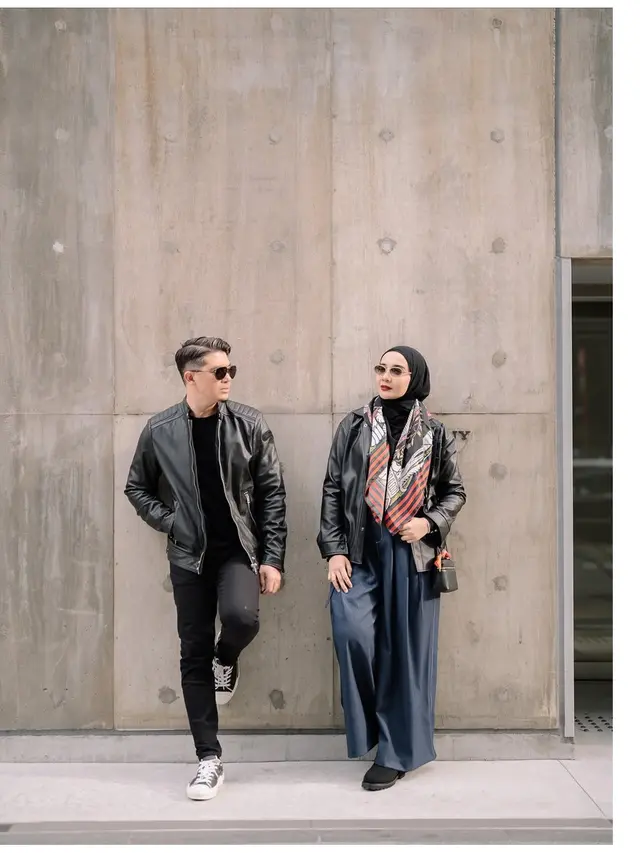 6 Gaya Zaskia Sungkar dan Irwansyah Umumkan Jenis Kelamin Anak, Tampil Edgy Kasual