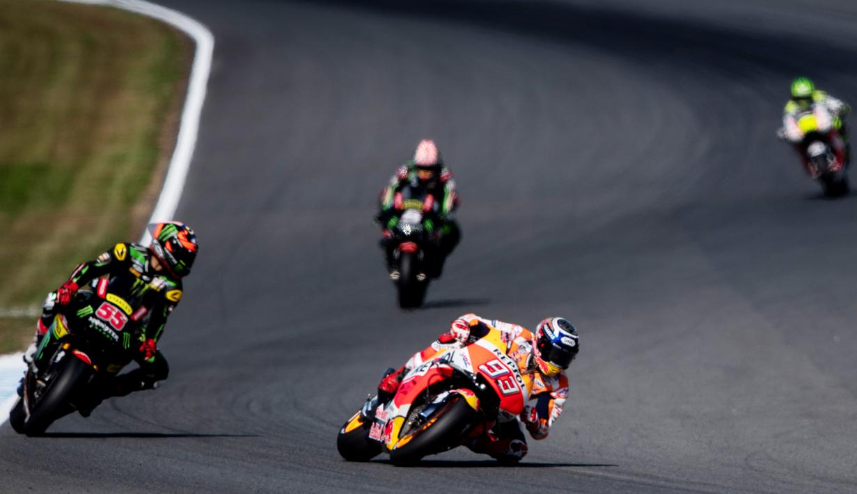 Pebalap Repsol Honda, Marc Marquez, saat beraksi pada sesi latihan bebas ke tiga di Sirkuit Motegi, Jepang, Sabtu (20/10/2018). Marc Marquez finis diurutan ke empat dengan catatan waktu 45.289 detik. (AFP/Martin Bureau)