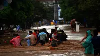 Banjir bandang yang menerjang Sulawesi Utara pada 2014 merenggut nyawa 19 warga dan memorakporandakan ribuan rumah. (Liputan6.com/Yoseph Ikanubun)
