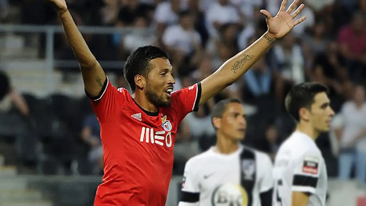 ezequiel-garay-131130b.jpg