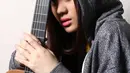 Bagi Sheryl Sheinafia, “music is my soulmate,” bungsu dari 5 bersaudara ini  menganggap jika tanpa musik, ia tidak akan mendapat keberuntungan dan kebahagiaan yang selama ini ia rasakan. (Galih W. Satria/Bintang.com)