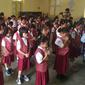 15 menit sebelum masuk dan pulang sekolah siswa SDN Pengampon Kota Cirebon diberi pembinaan kerohanian sesuai latar belakang agama masing-masing. Foto (Liputan6.com / Panji Prayitno)