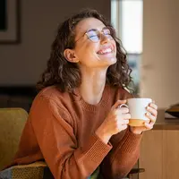 Ilustrasi perempuan bahagia/copyright shutterstock/Ground Picture