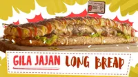 Lapar? Yuk intip jajanan seru sandwich setengah meter yang satu ini. (Foto: Kokiku Tv)